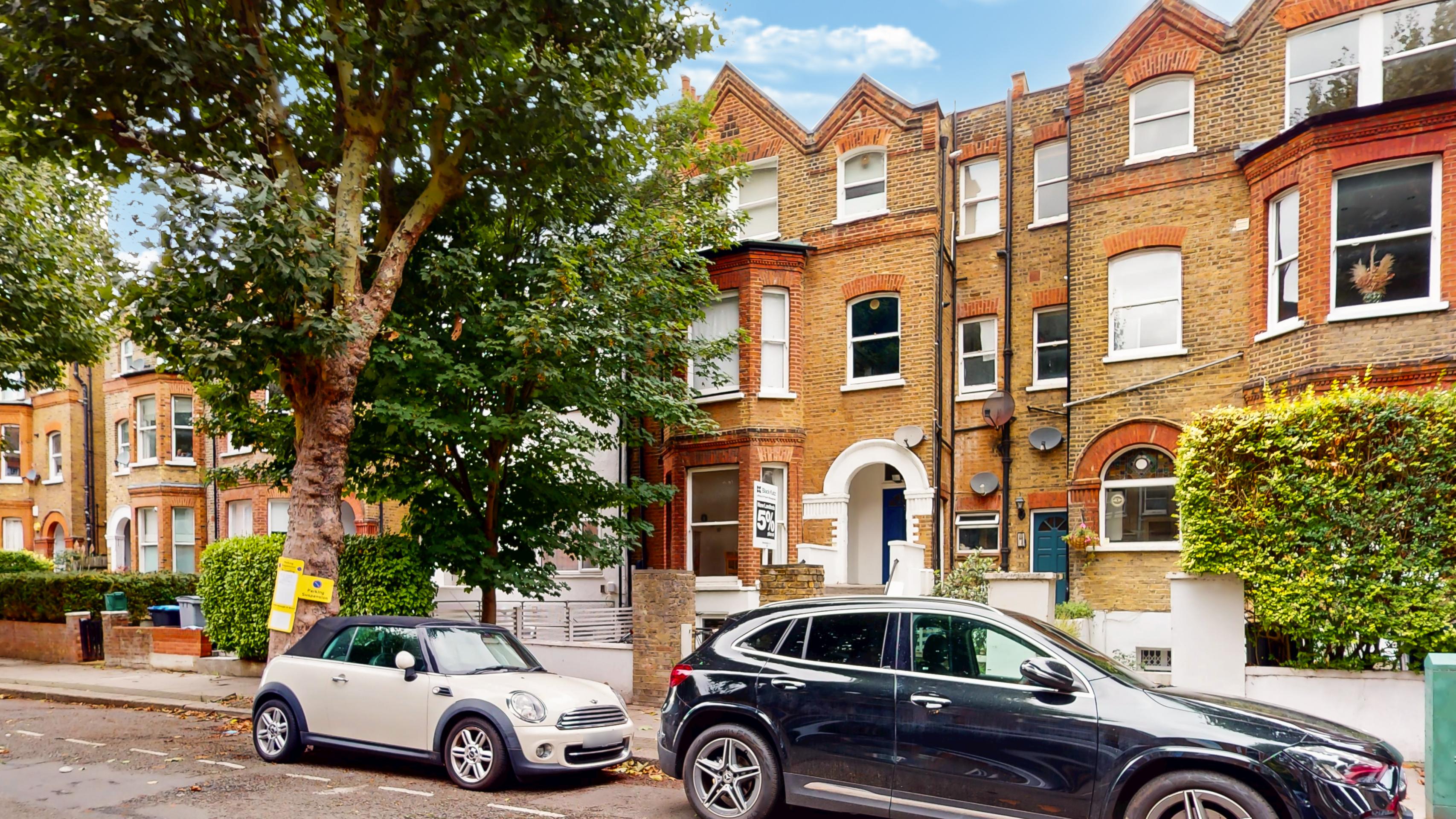 			1 Bedroom, 1 bath, 1 reception Flat			 Brondesbury Villas, QUEENS PARK NW6